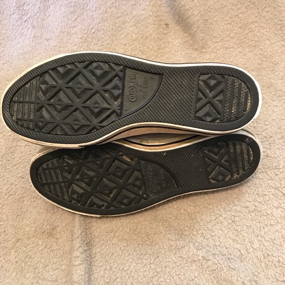 chuck taylor tennis shoes